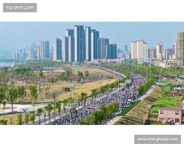 广西自行车赛事点燃运动激情骑手穿越壮丽山水共筑健康骑行新风尚